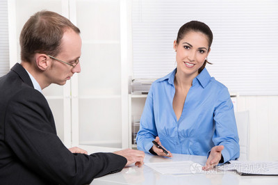 商務會議-咨詢-男人和女人在辦公室